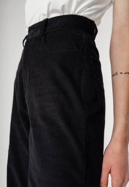 Melawear Cord Hose mit hohem Bund und weitem Bein OORJA Räumungsverkauf