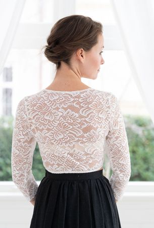 Pezzo D'oro Dirndlbluse aus elastischer Spitze creme 3/4 Arm, Dirndlspitzenbluse Fabrikverkauf