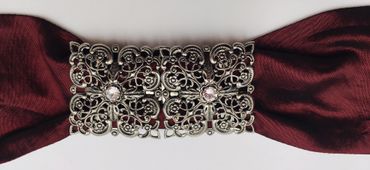 Pezzo D'oro Dirndlspangerl, Schürzenschließe, Swarovskisteine, altsilber Versandkostenfrei