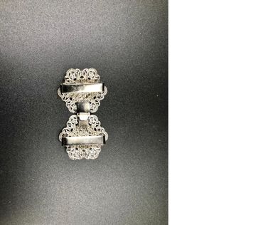 Pezzo D'oro Schürzenschließe, Dirndlschließe, altsilber mit altgold/weiß Sonderangebot der Fabrik