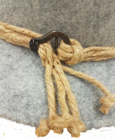 Pezzo D'oro Trachtenhut grau-meliert mit Gletscherbrille im Angebot