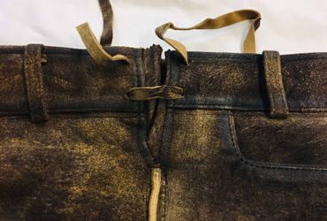 Pezzo D'oro Trachtenlederhose kurz, mit Gürtel Bayernwappen, antikfarben braun Wildbock Fabrik Onlineshop