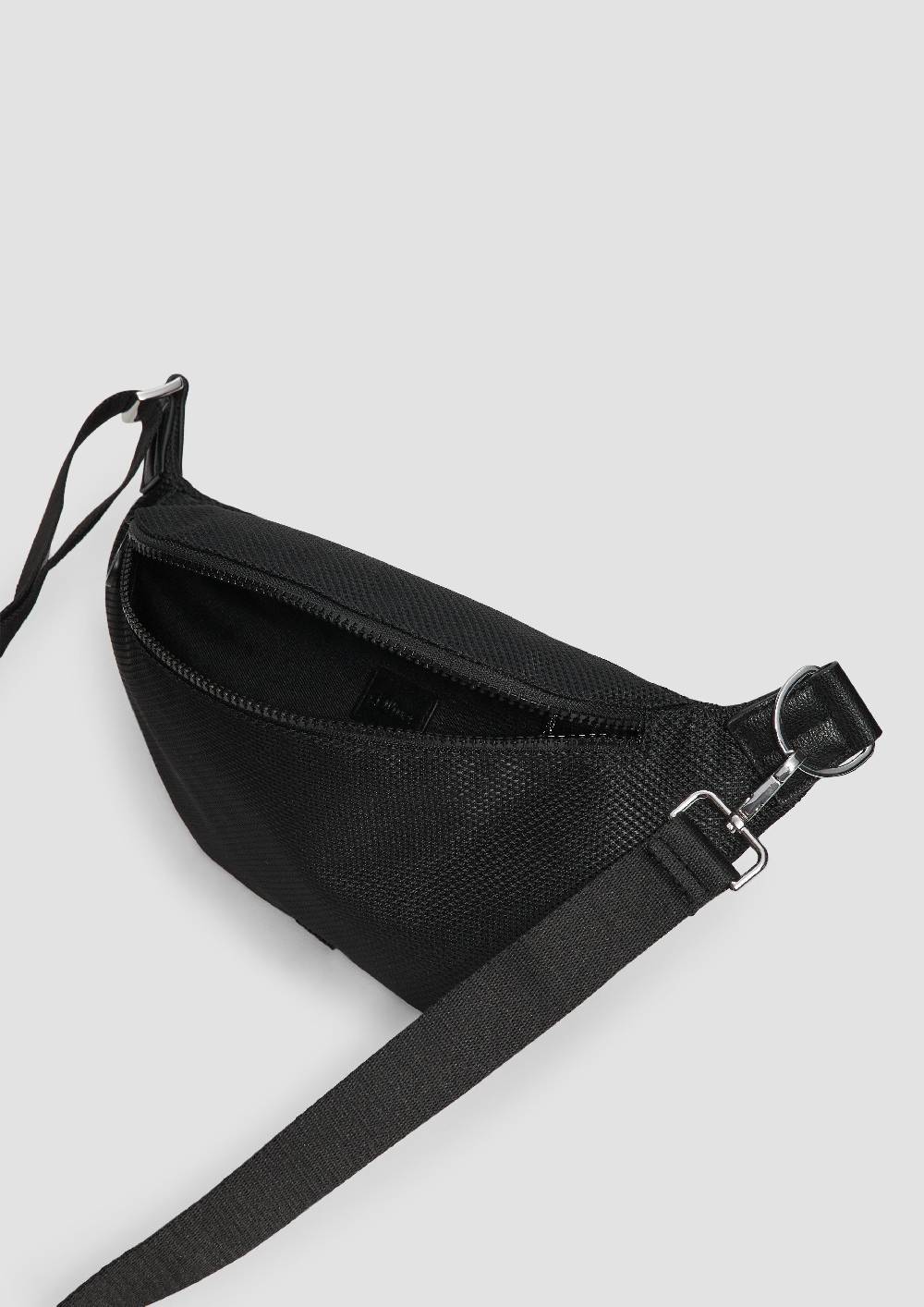 s.Oliver Crossbody Bag aus Nylon Nur noch ein Tag übrig