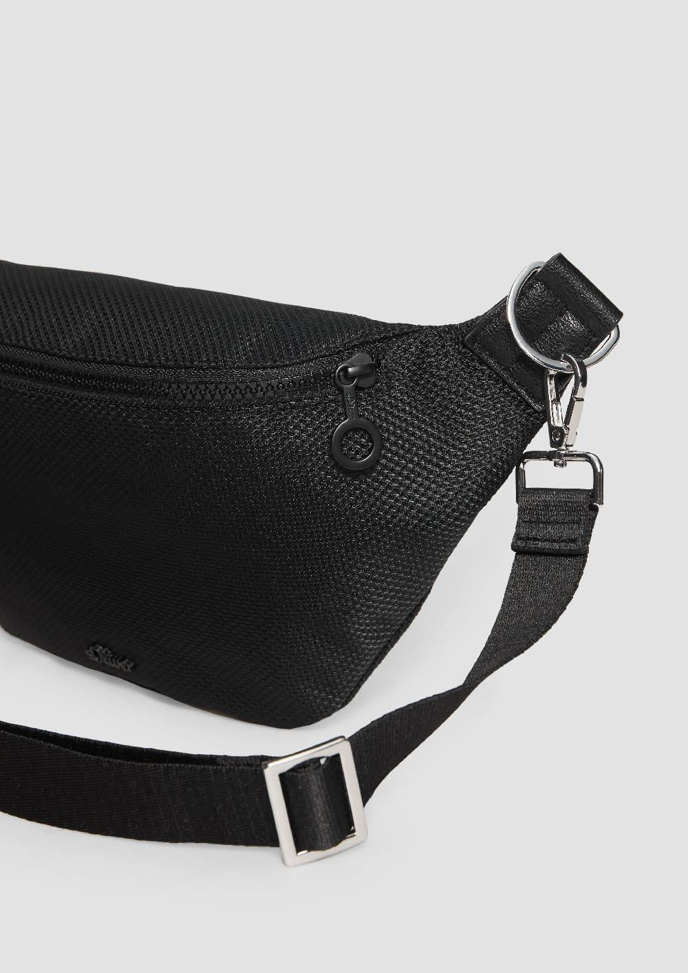 s.Oliver Crossbody Bag aus Nylon Nur noch ein Tag übrig