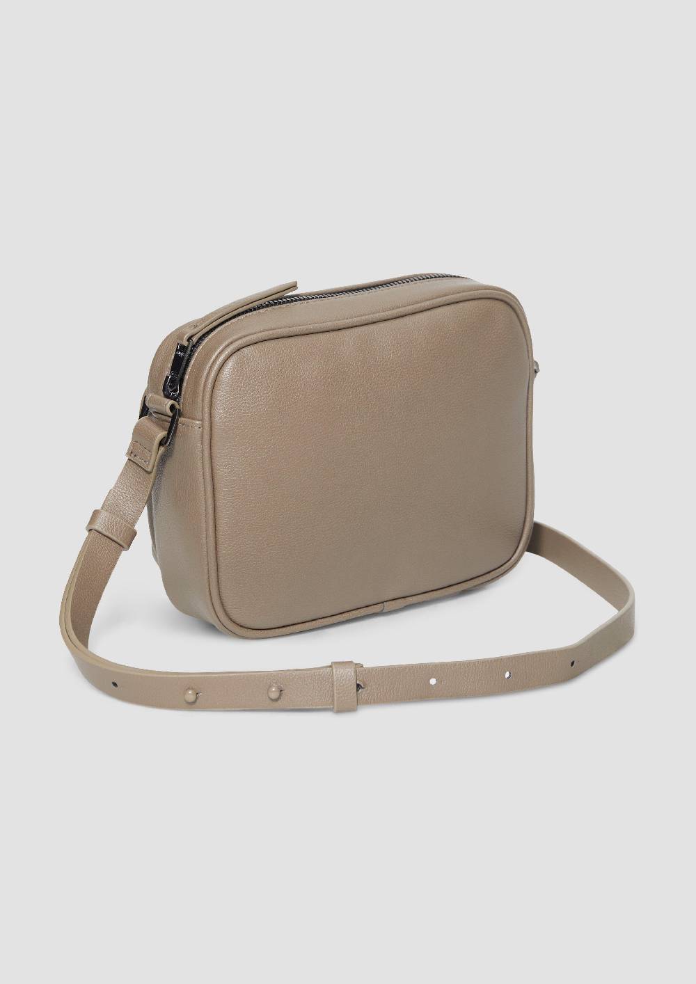 s.Oliver Große Camera-Bag in Leder-Optik Clearance-Verkauf