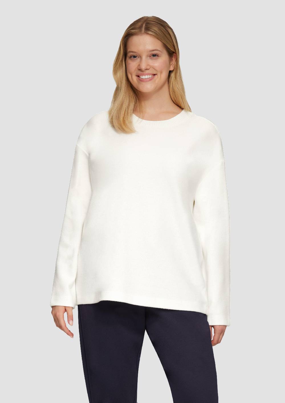 s.Oliver Weiches Sweatshirt mit überschnittenen Schultern Rabatt
