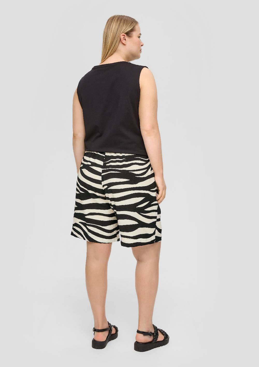 s.Oliver Shorts mit Eingrifftaschen und elastischem Bund JETZT KAUFEN