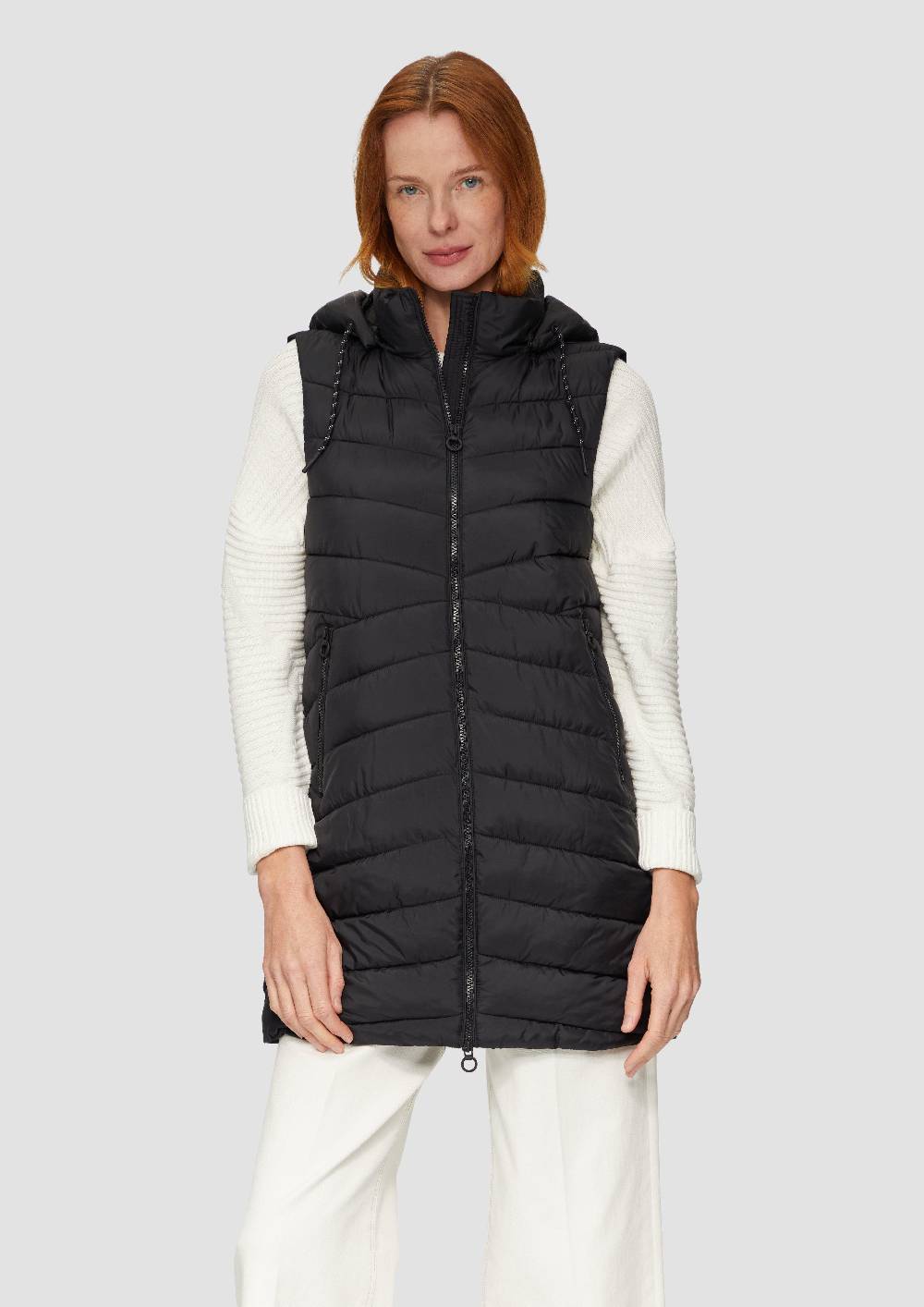 s.Oliver Leichte Steppweste mit Logo-Kapuze Top Angebot