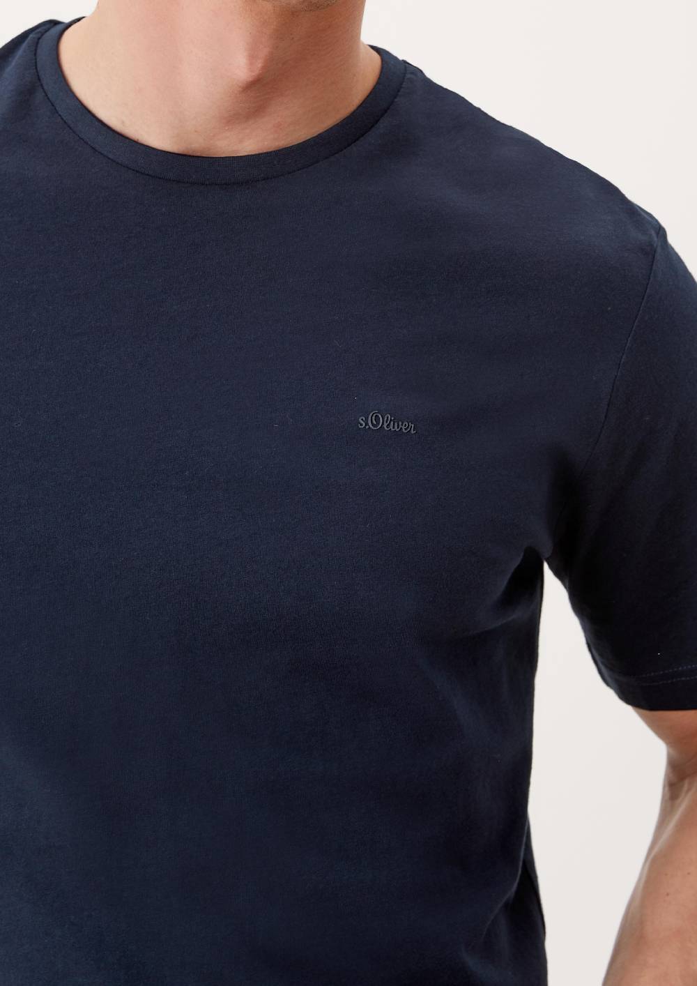 s.Oliver T-Shirt mit kleinem Logo-Print Riesige Rabatte
