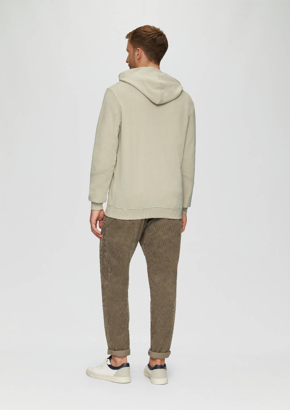 s.Oliver Hoodie mit Stickerei und Kängurutasche Top Angebot