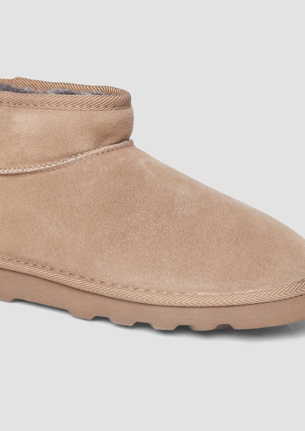 s.Oliver Flache Stiefel aus Leder 50% Rabatt für begrenzte Zeit