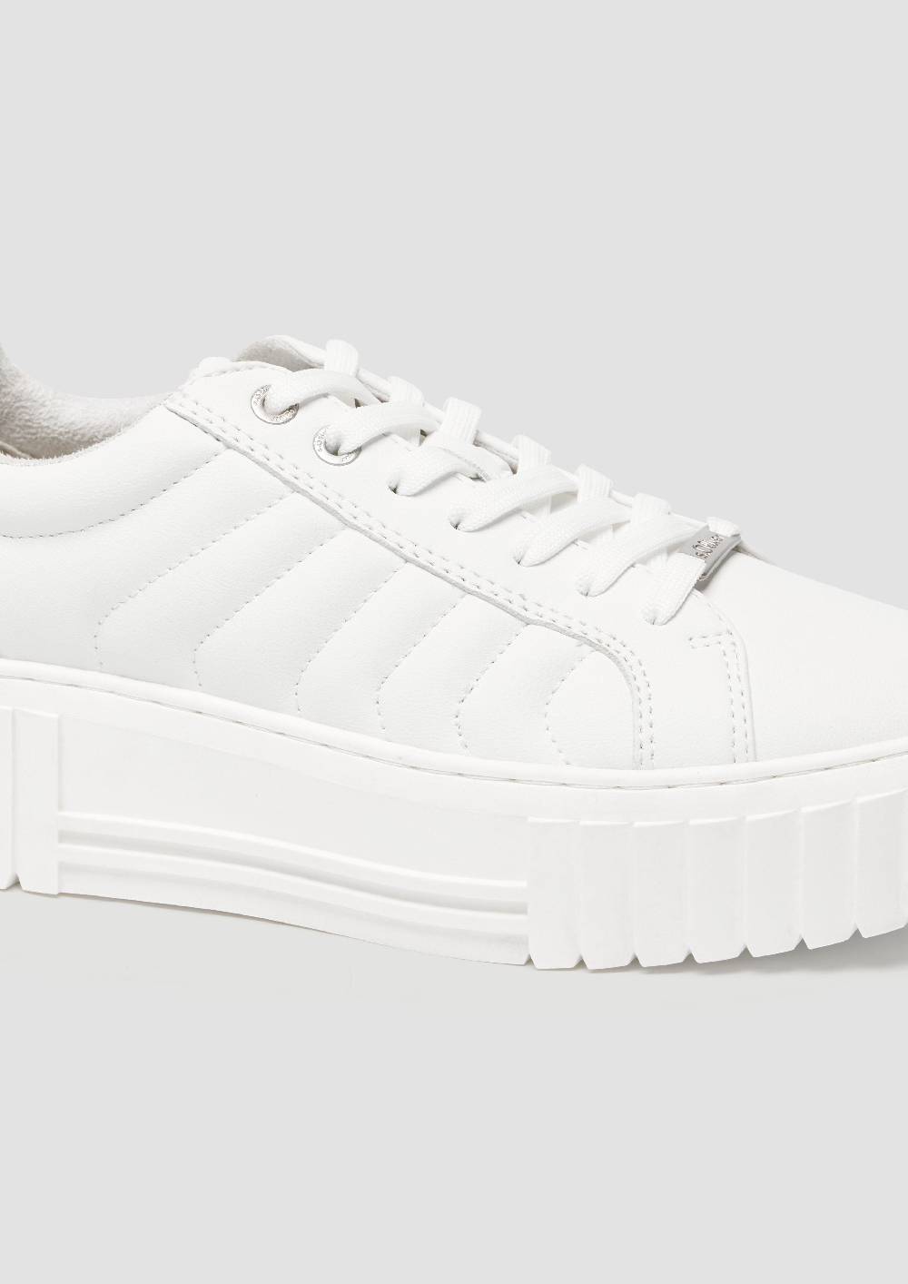 s.Oliver Plateausneaker mit Kontrastsohle Hotsell