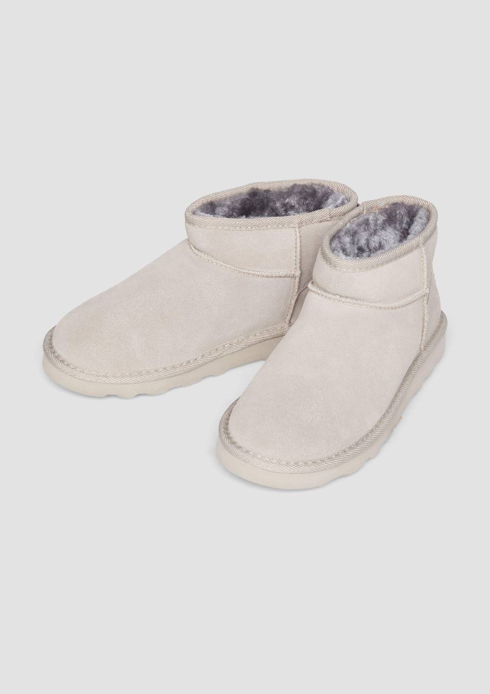 s.Oliver Flache Stiefel aus Leder Top Angebot