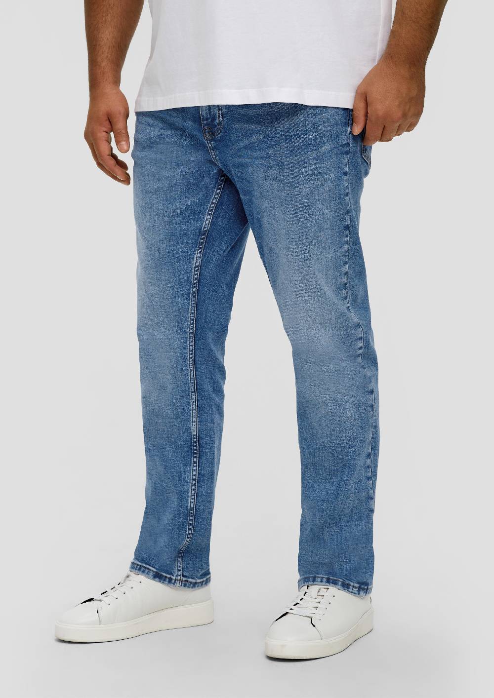 s.Oliver Jeans Casby / Relaxed Fit / Mid Rise / Straight Leg Valentinstagsangebot