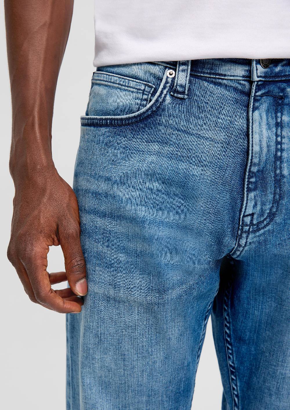 s.Oliver Jeans Mauro / Regular Fit / High Rise / Tapered Leg Räumungsverkauf