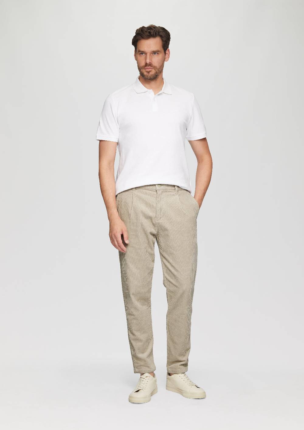 s.Oliver Cord-Chino aus Baumwollstretch mit Bundfalten Kostenloser Versand international