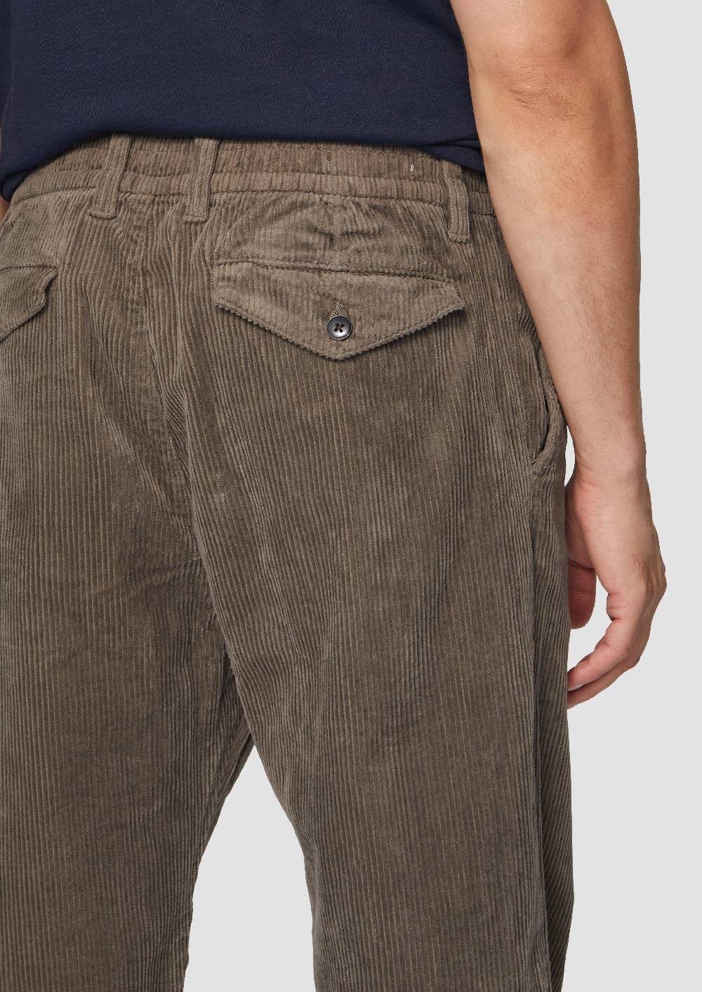 s.Oliver Cord-Chino aus Baumwollstretch mit Bundfalten Fabrikladen