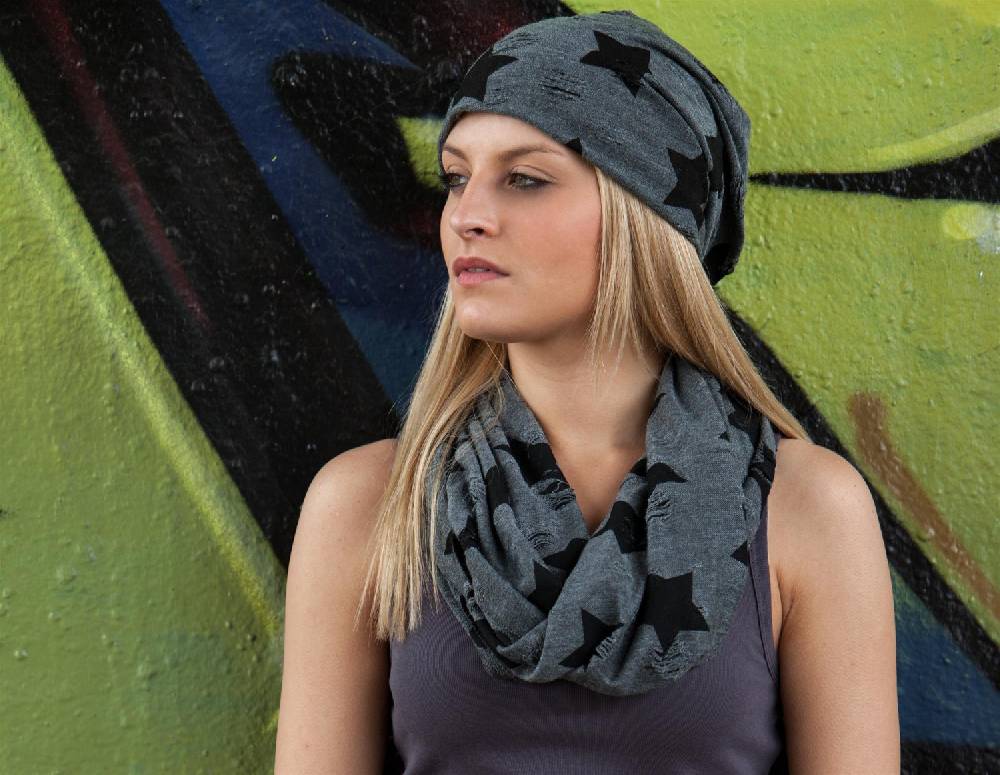 Stylebreaker Beanie mit Sterne & Punkte Muster Saisonschlussverkauf