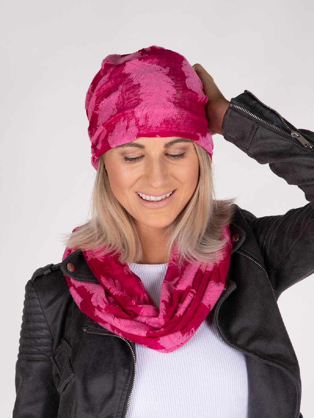 Stylebreaker Beanie mit Feder Muster Valentinstagsangebot