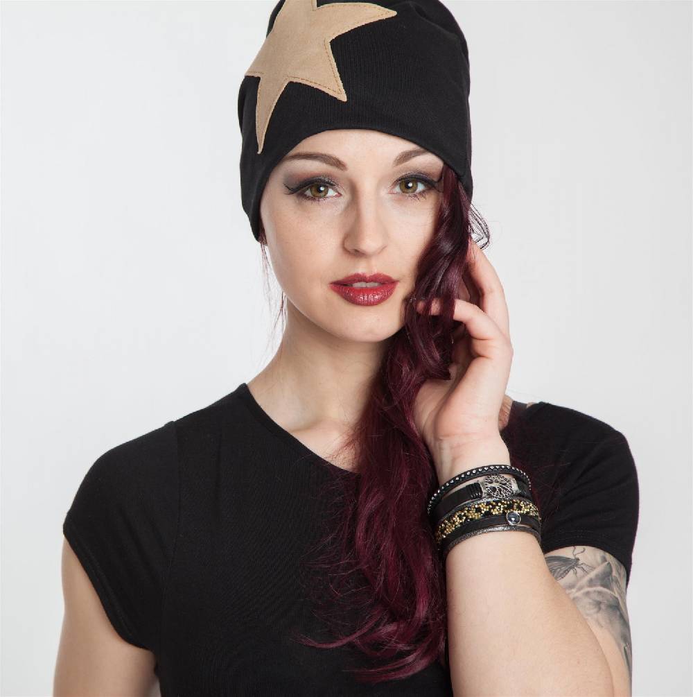 Stylebreaker Beanie mit aufgenähtem Kunstleder Stern Letzte 3 Tage