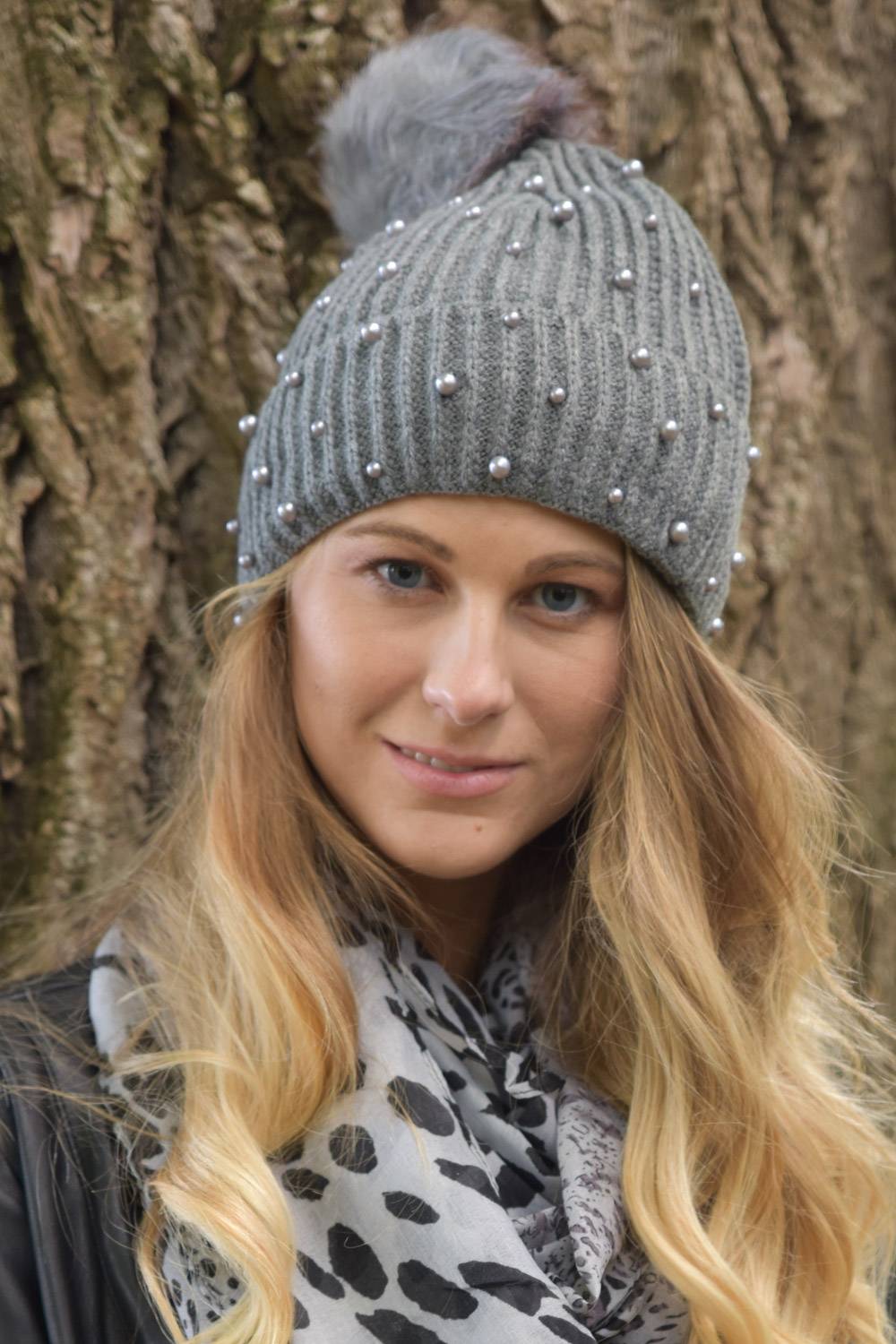 Stylebreaker Strick Bommelmütze mit Perlen und Fleece Futter Sonderangebote
