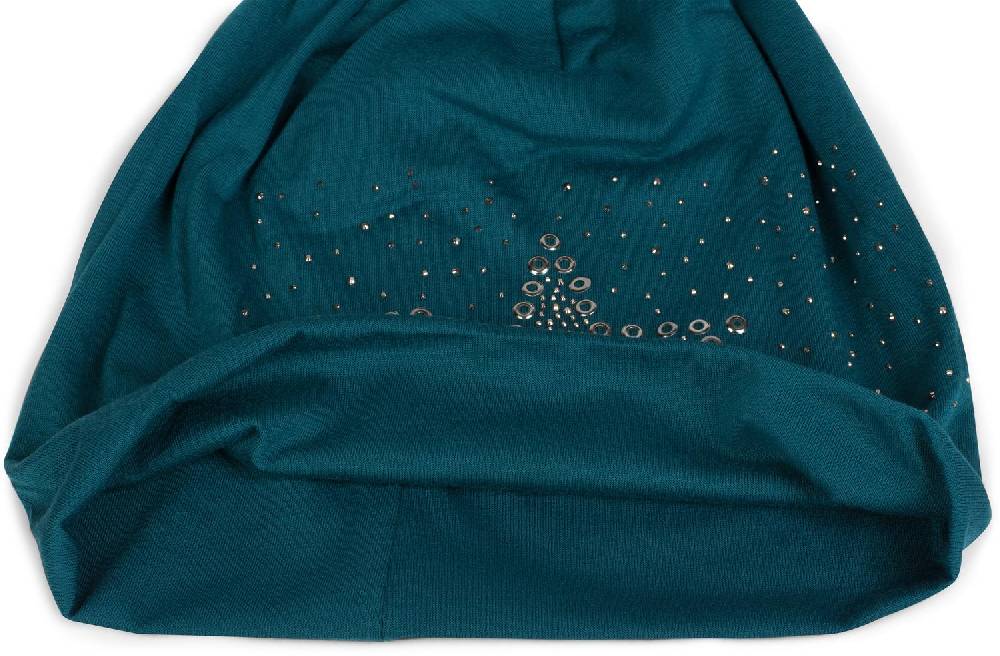 Stylebreaker Beanie mit Stern aus Strass und Lochnieten Wochenangebot