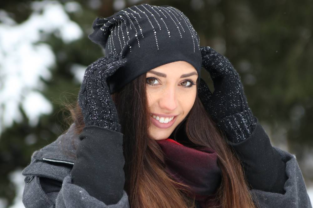 Stylebreaker Beanie mit Strass Streifen Versandkostenfrei