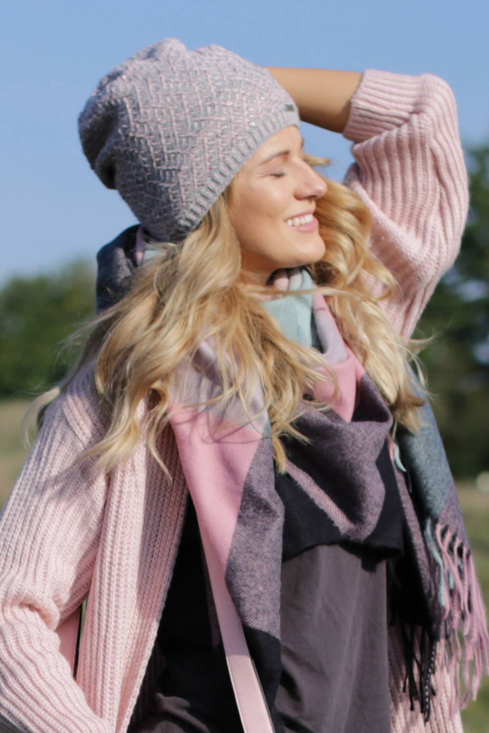 Stylebreaker Strick Beanie Mütze mit Pailletten Flash Sale