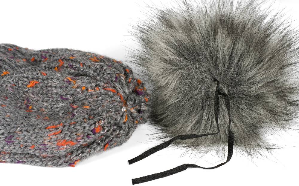 Stylebreaker Bunt gemusterte Bommelmütze mit Glitzerfaden Neuheiten