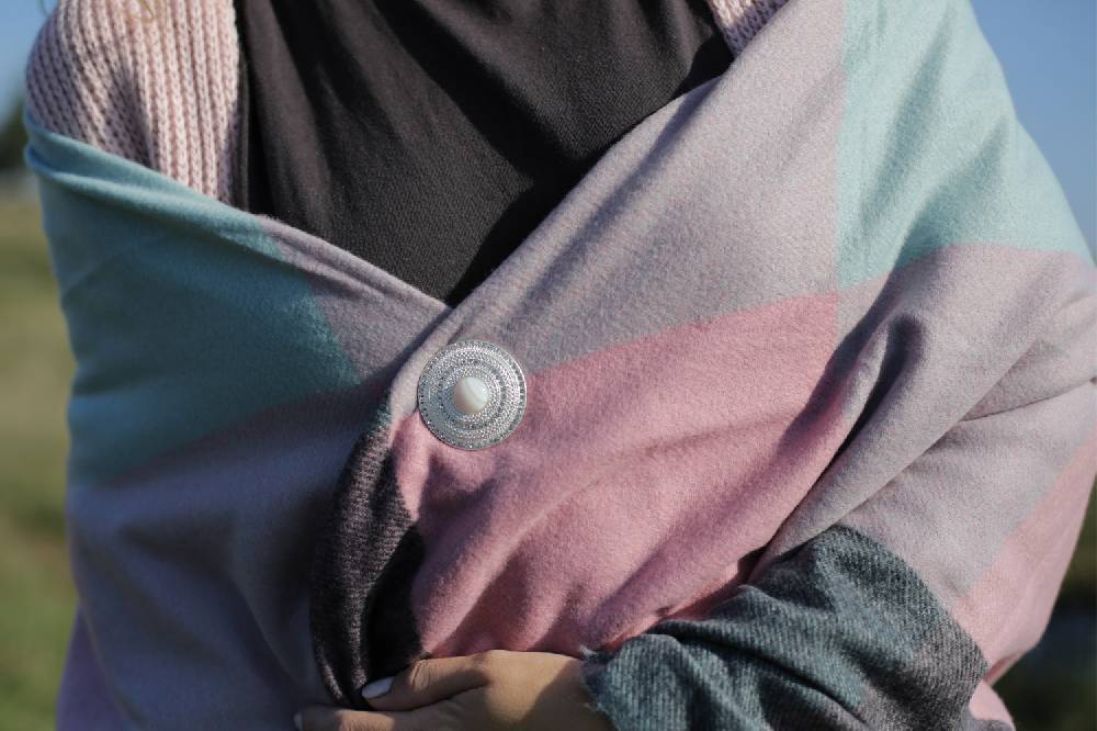 Stylebreaker Runde Magnet Brosche mit großer Perle und Strass Begrenzt auf 3 Tage