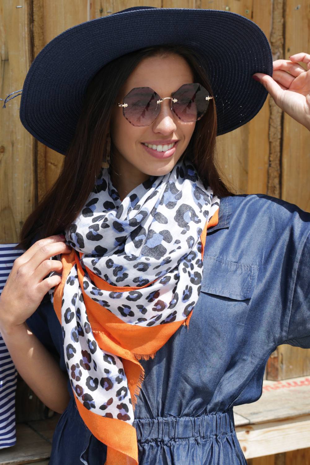 Stylebreaker Schal mit Leoparden Print und farbigem Streifen Blitzverkäufe