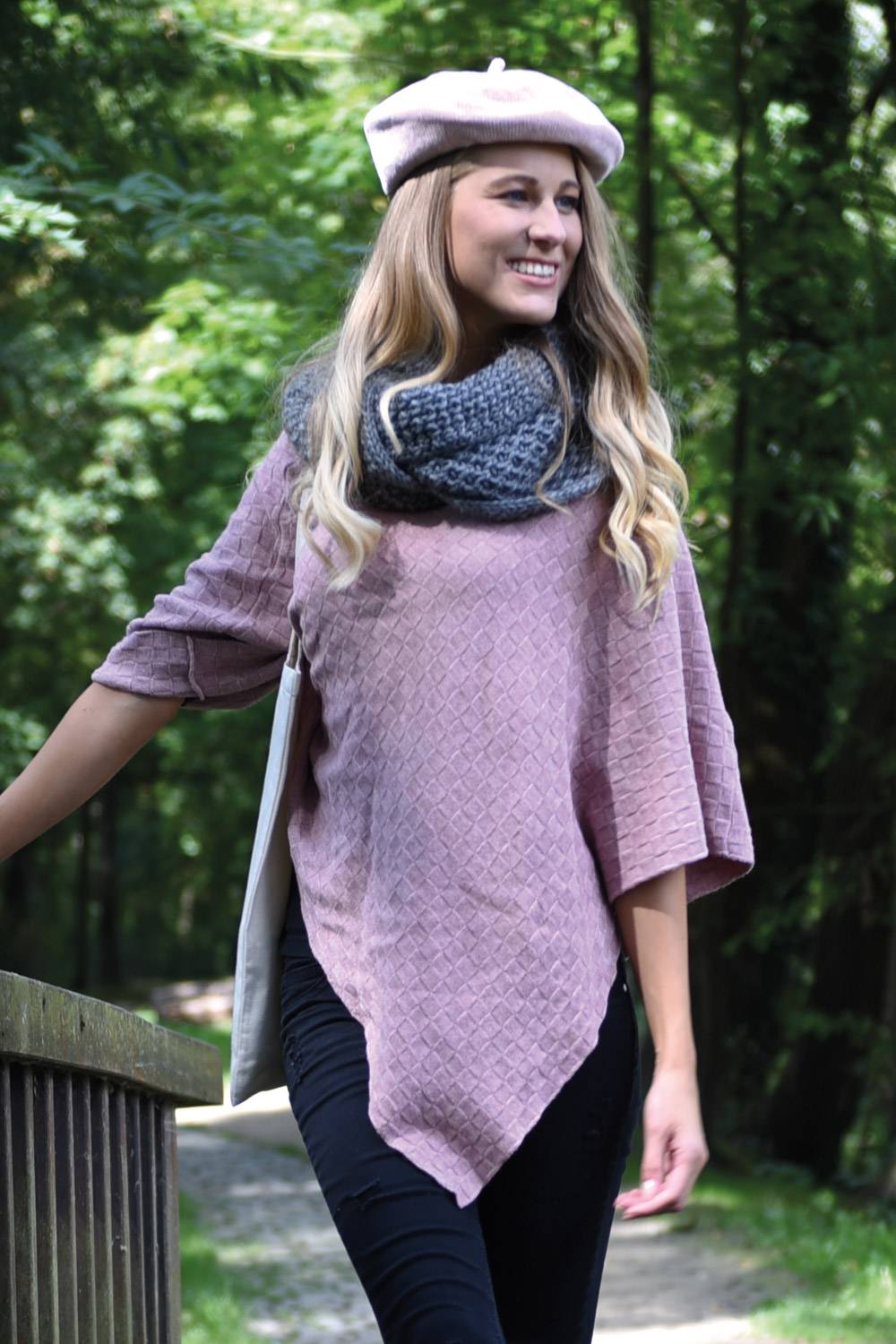 Stylebreaker Feinstrick Poncho mit Karo Schachbrett Struktur Letzte 3 Tage
