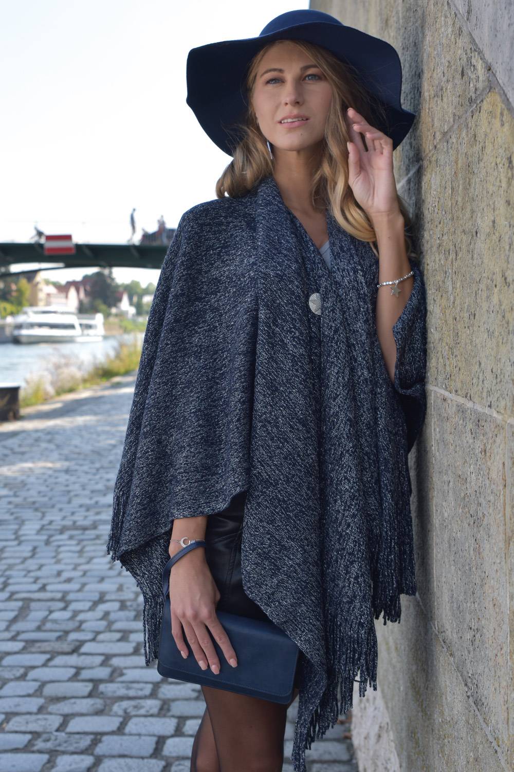 Stylebreaker Strick Cape mit Glitzerfäden Bis zu 50% Rabatt