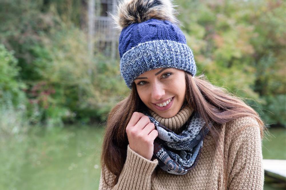 Stylebreaker Feinstrick Loop mit Ethno Punkte Muster Osterangebot