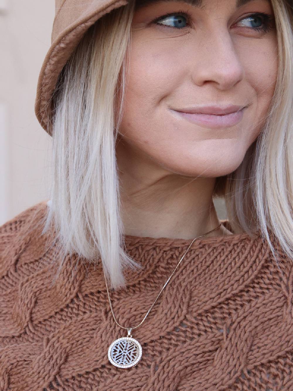 Stylebreaker Halskette mit rundem Ethno Anhänger & Strass Bestseller