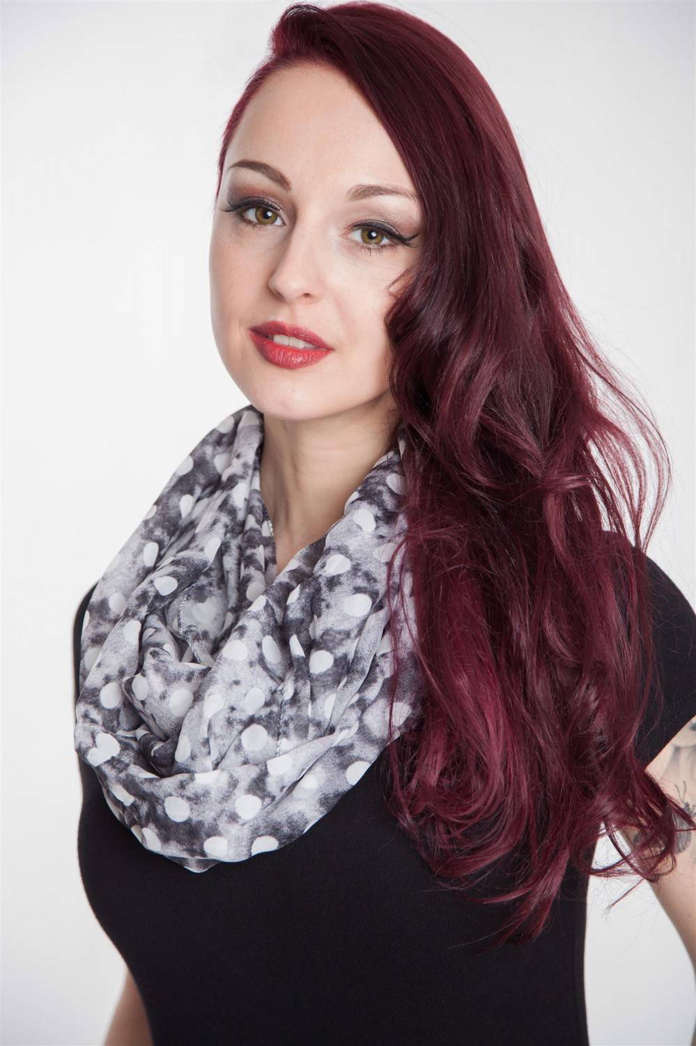 Stylebreaker Seidiger Loop mit Punkte Muster Riesige Ersparnisse