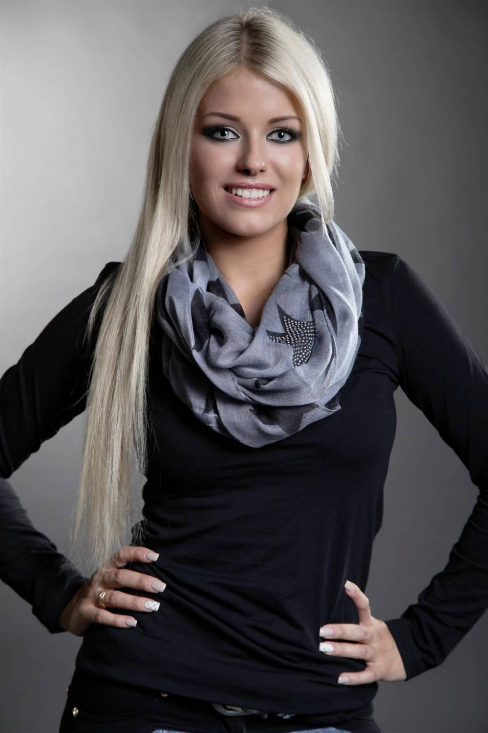 Stylebreaker Loop mit Sternen und Strass Applikation Fabrikladen
