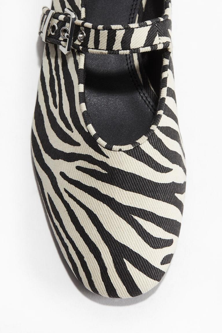 H&M Mary-Janes Fabrikladen