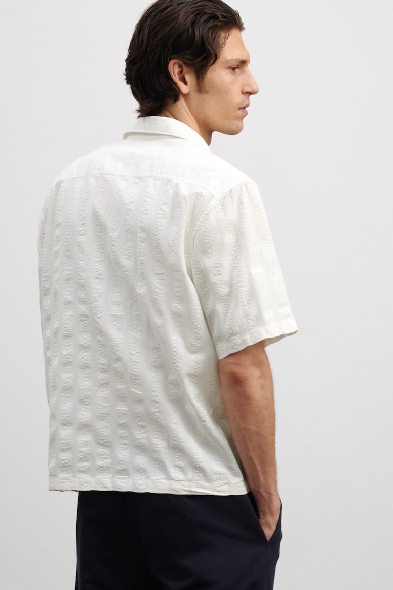 H&M Kurzarmhemd mit Struktur in Regular Fit Sonderangebot der Fabrik