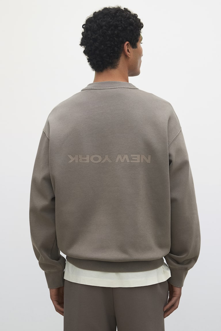 H&M Bedrucktes Sweatshirt in Loose Fit 2025