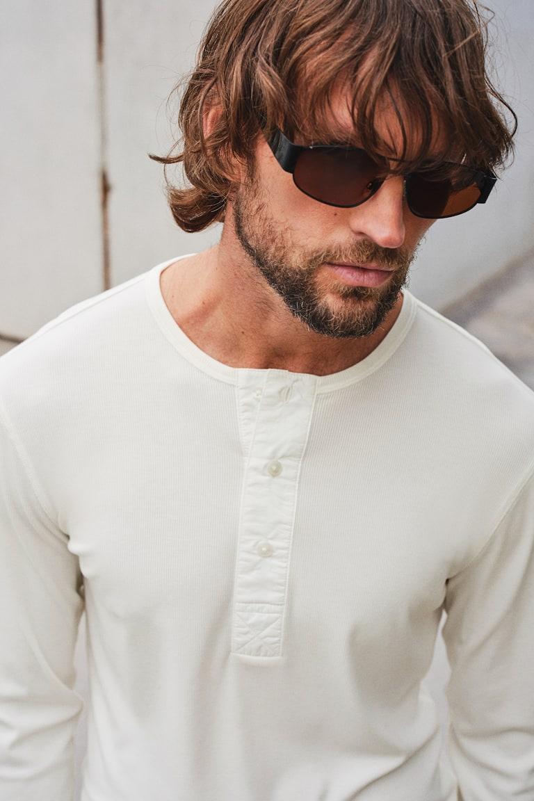 H&M Geripptes Jerseyshirt in Slim Fit Top Angebot