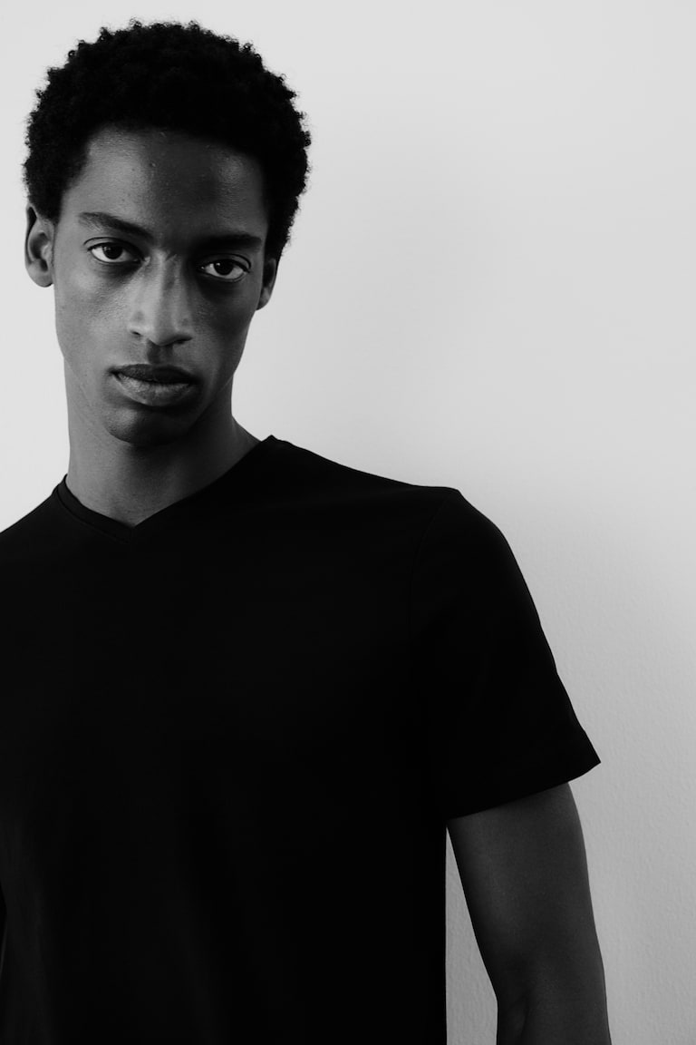 H&M T-Shirt mit V-Ausschnitt Slim Fit Sonderangebot