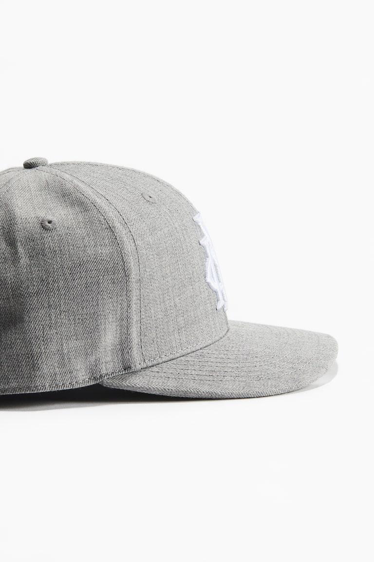 H&M Cap mit Motivstickerei Tiefpreis