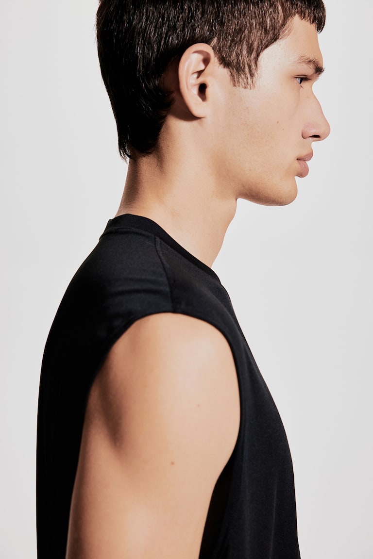 H&M Sport-Tanktop mit DryMove™ in Regular Fit Bis zu 55% Rabatt