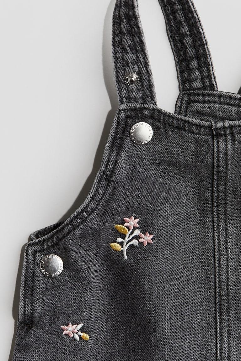 H&M Latzkleid aus Denim Im Verkauf