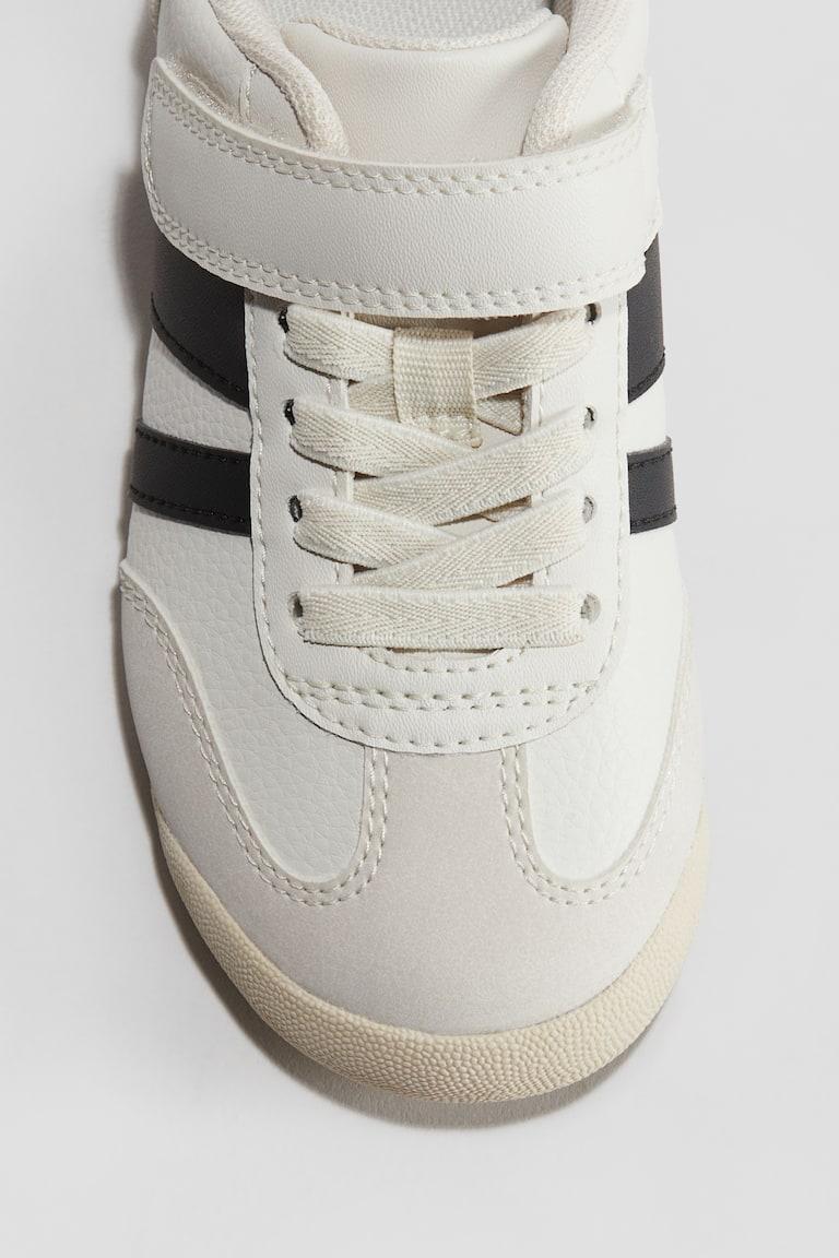 H&M Sneaker Bis zu 50% Rabatt